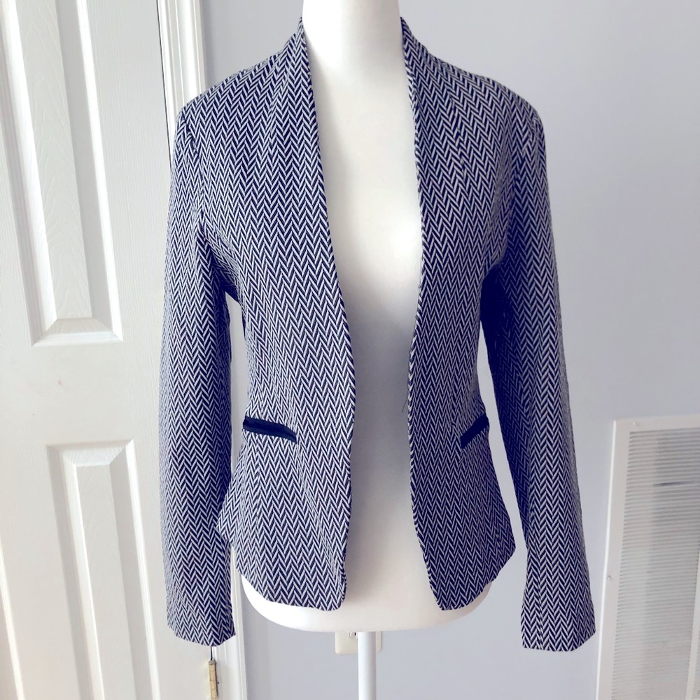 Mosaic and co black and white blazer . Size L, can fit on s or m  too